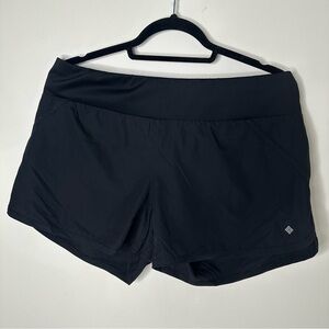 Columbia women’s short black size L